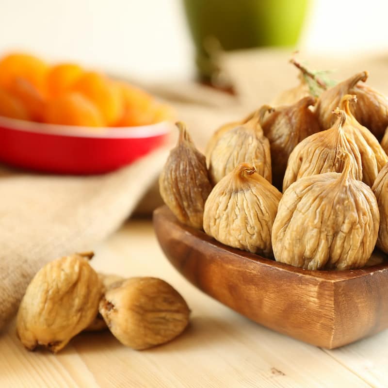 انجیر خشک زرد با رنگ روشن و طعم دلنشین